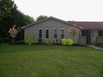 frontofhouse.jpg (242428 bytes)