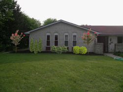 frontofhouse.jpg (242428 bytes)